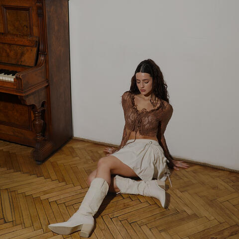 В слезы