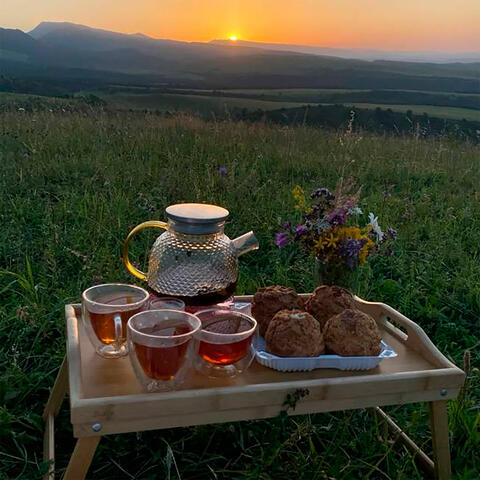 чай мне обжигает губы