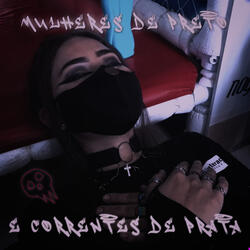 Mulheres de Preto e Correntes de Prata