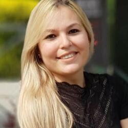 Deus nos Torna Fortes