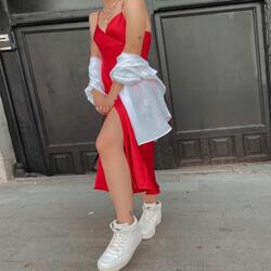 La del Vestido Rojo