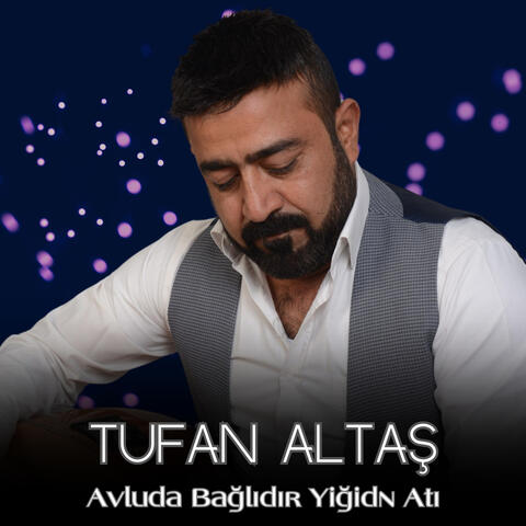 Avluda Bağlıdır Yiğidn Atı