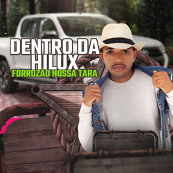 Dentro da Hilux