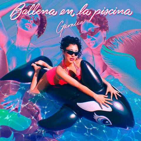 Ballena en la Piscina