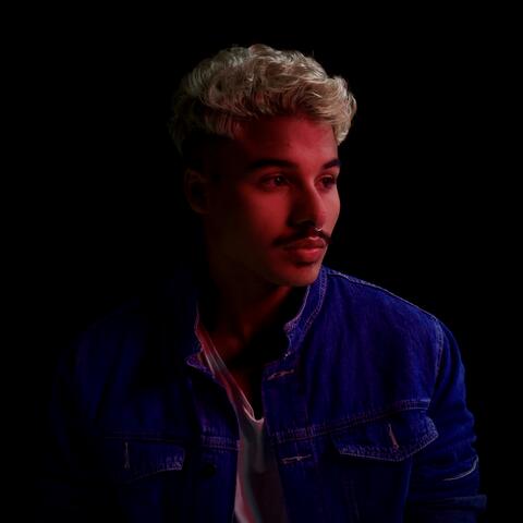 Menino da Blusa Azul