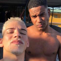 Ela Sentou na Onda