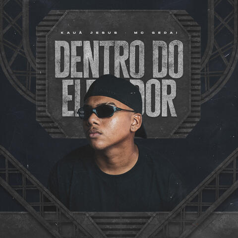 Dentro do Elevador