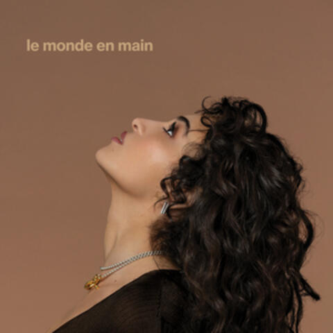 Le monde en main