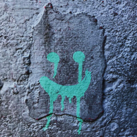 /\/\