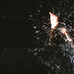 Algo Me Golpea El Pecho