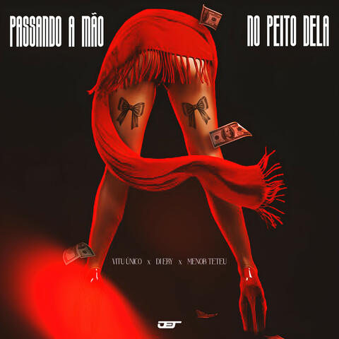 PASSANDO A MÃO NO PEITO DELA