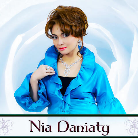 Terpopuler Nia Daniaty (1990)
