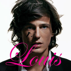 Mademoiselle joue avec son revolver