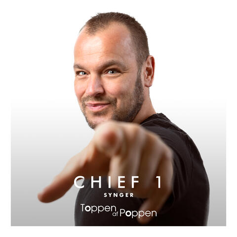 Chief 1 Synger Toppen Af Poppen