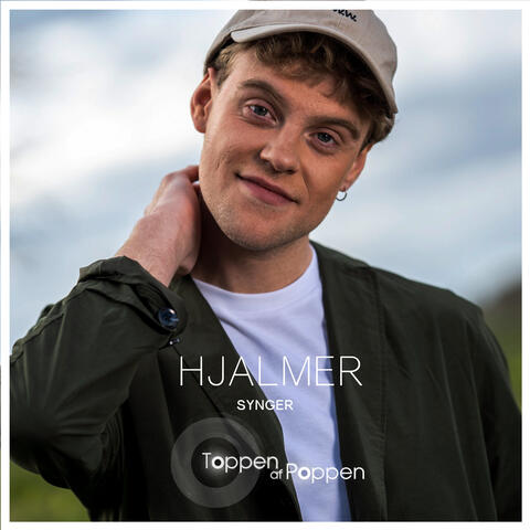 Hjalmer Synger Toppen Af Poppen