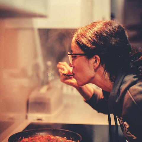 Backdrop for Cooking Dinner - Dream-Like Guitar Music