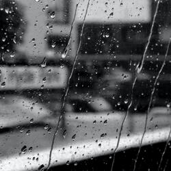 Lluvia y Tormenta Lejana