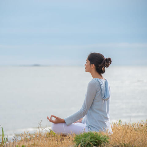 Oceanic Stillness: Binaural Meditation with Calming Waves