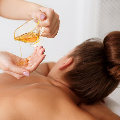 Chill Sound Delight: Nature's Call to Spa Rejuvenation with White Noise