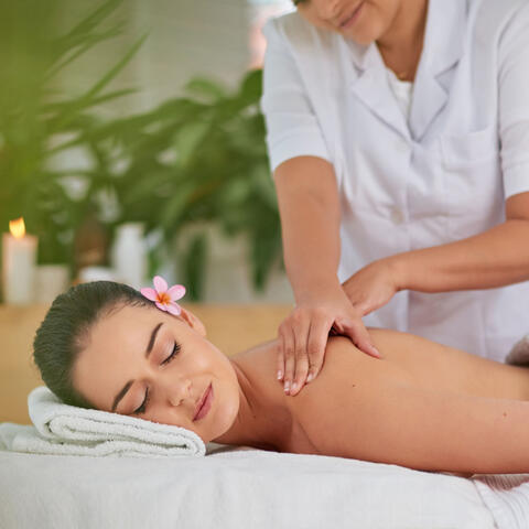 Nature's Ocean Chill Renewal: Embracing a Peaceful Spa Atmosphere