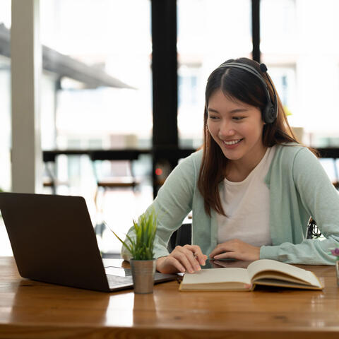 Coffee Shop Jazz Notes: Uplifting Tunes for Motivated Study