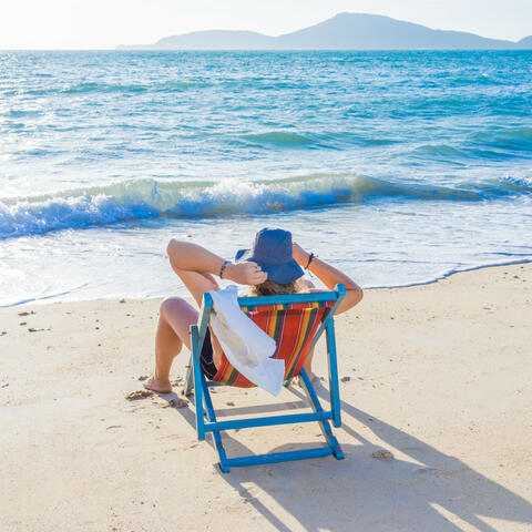 Seashore Relaxation Melodies: The Binaural Ocean's Calming Flow