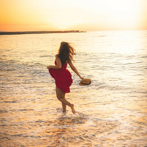 Horizon Serenade: Harmonious Melodies of Endless Ocean Views