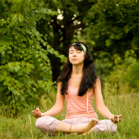 Cascading Flow of Meditation: Raindrop Rhythms and Piano Tranquility