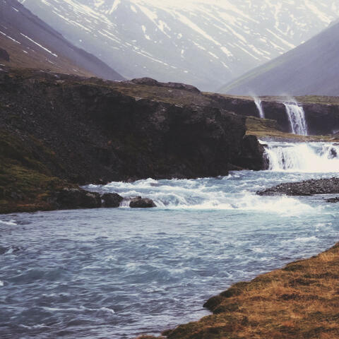 Kundalini Creeks: Chill Music Water Yoga
