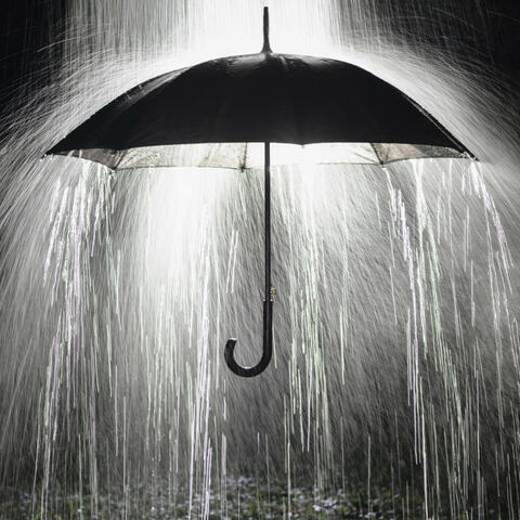 By the Rainy Shore: Serene Chill Music Rain