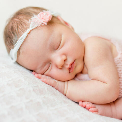 Serene Raindrop Lullabies: Piano Baby Serenity