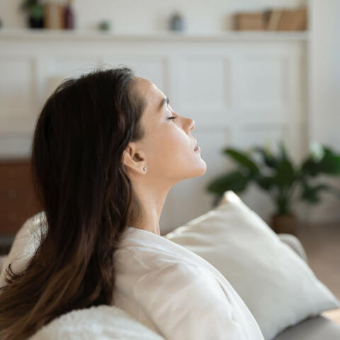 Raindrops Relaxation: The Piano's Peaceful Prelude