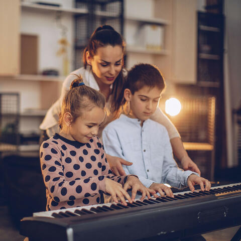 Study Raindrop Serenades: Piano Melodies for Learning