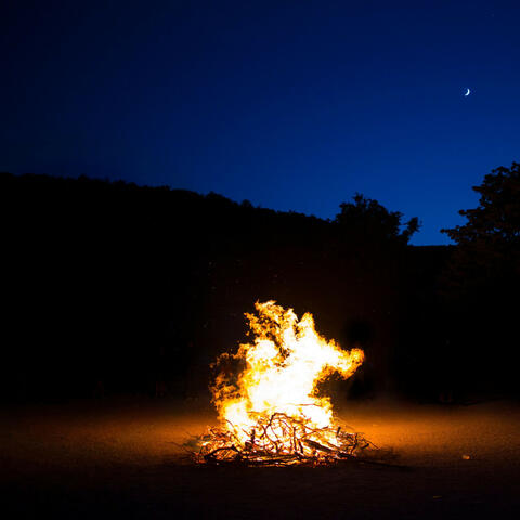 Radiant Bonfire: Tranquil Night Serenity