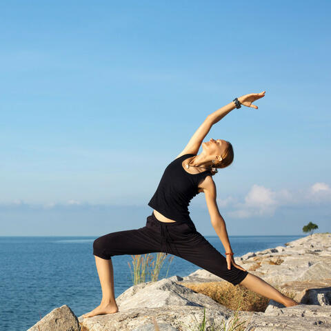 Tranquil Yoga Tides: Gentle Ocean with Meditation Music