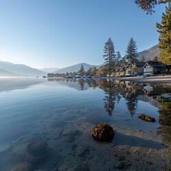 Flujo Tranquilo Del Río En Melodías Armónicas