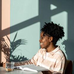 Vibraciones Nocturnas De Música Diseñada Para El Enfoque