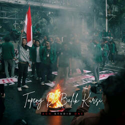 Topeng di Balik Kursi