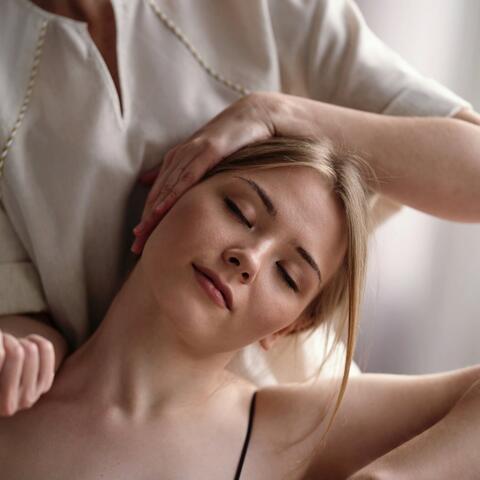 Relaxing Tones for a Comforting Massage Experience