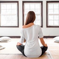 Clarity in Meditative Tones