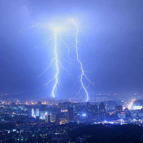 天空闪电