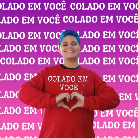 Colado em Você