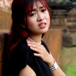 Terasing di pelukan