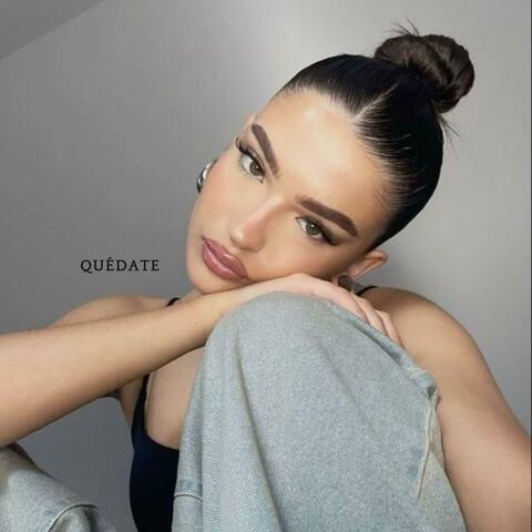 quédate