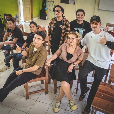 Hati - Hati Main Hati (feat. Geg Ayu Cinta)