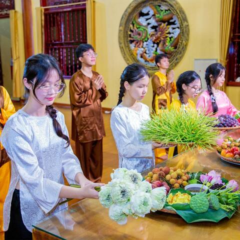 Về Chùa Ba Vàng đón Tết đoan ngọ