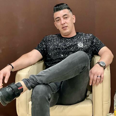 Ykhaf Meni Ymout