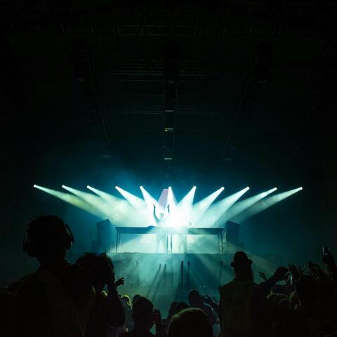 THE MUSIC UP
