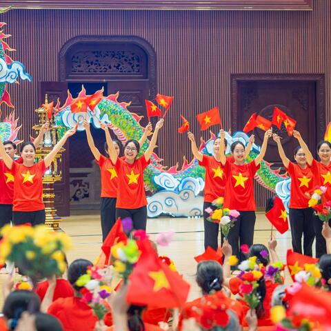 Yêu Việt Nam - Dòng máu lạc hồng