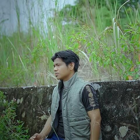 MENGAPA KU SEPERTI ORANG ASING